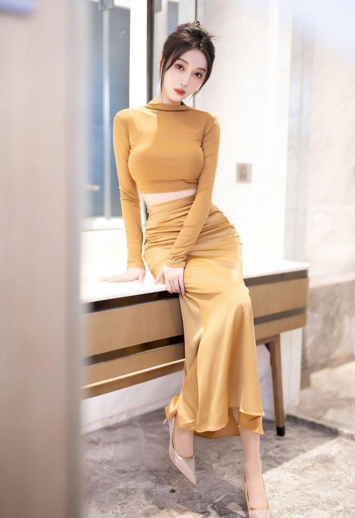 美女写真：神似孔雪儿，暖黄套装勾勒玲珑曲线，氛围感直接拉满314-高清美女套图，你想要的都有。