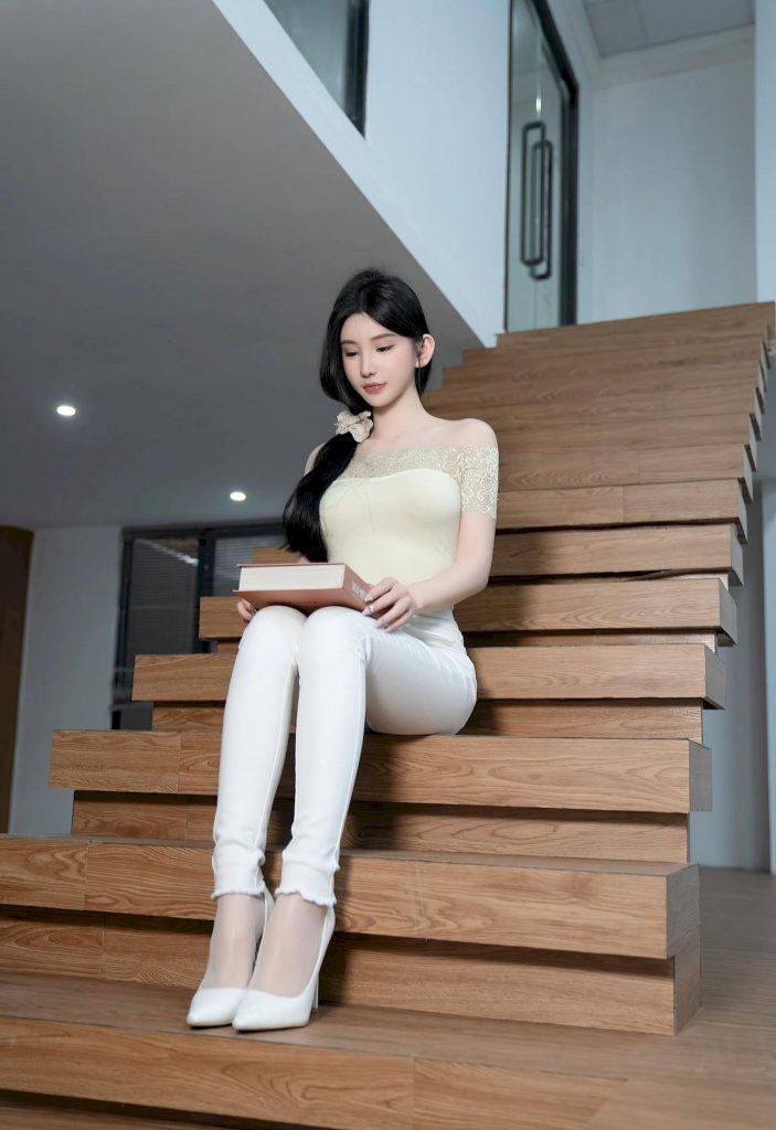 图片[3]-成人资源：撞脸鞠婧祎！楼梯间里的温柔氛围感大片