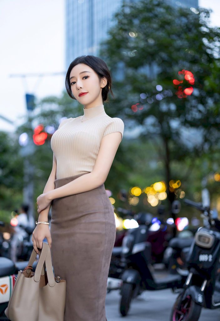 图片[3]-成人资源：‌神似陈乔恩的都市丽人！米白针织裙配裸色高跟，优雅与性感并存