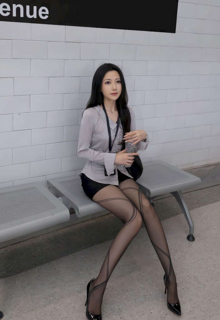 图片[2]-成人资源：宋慧乔的清冷感，通勤路上的氛围感穿搭