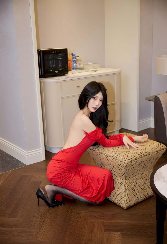 图片[1]-美女写真：红裙背影里的林志玲，温柔与性感的交织