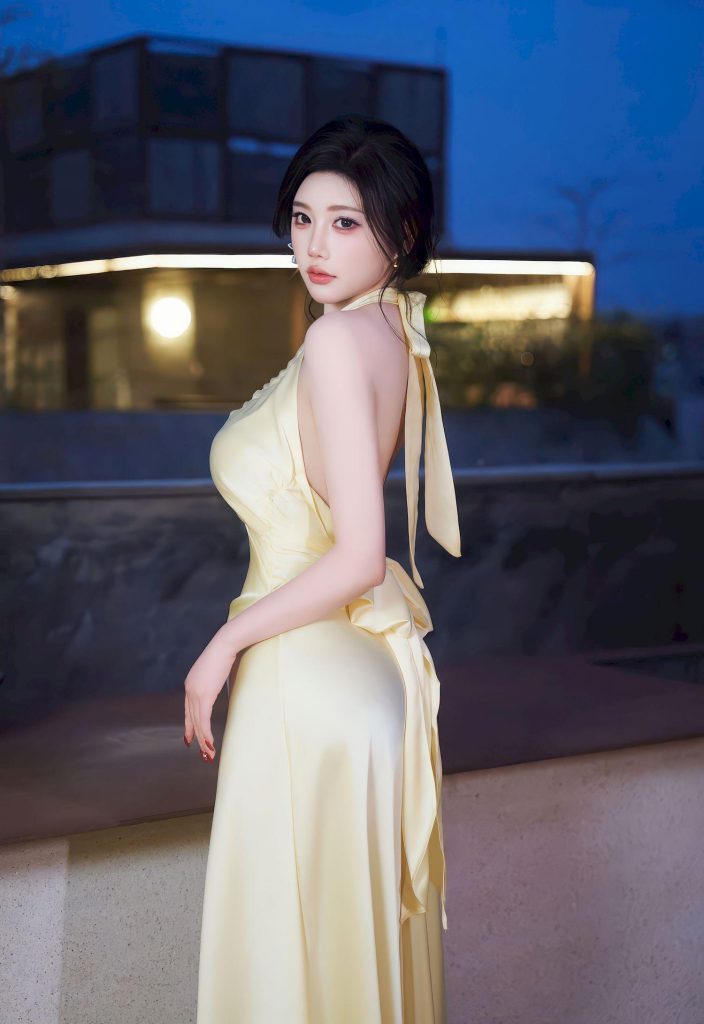 cosplay：张含韵，黄裙下的侧颜，是清甜与妩媚的平衡309-高清美女套图，你想要的都有。