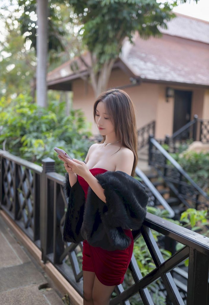 美女图片：杏子Yada红色露肩连衣短裙曼妙身姿363-高清美女套图，你想要的都有。