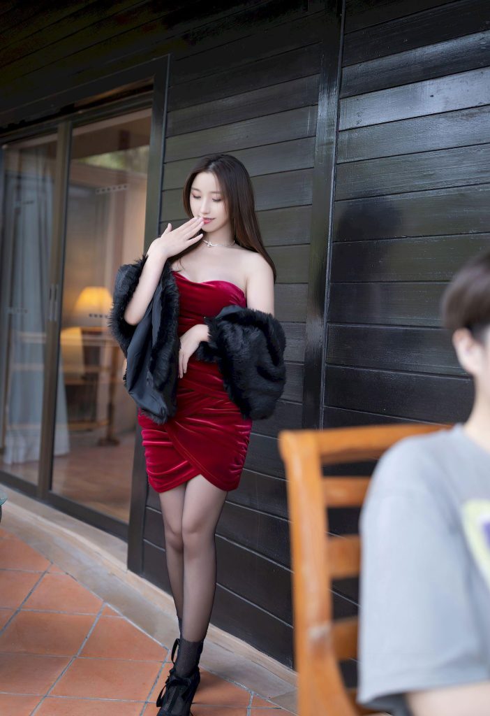 图片[2]-美女图片：杏子Yada红色露肩连衣短裙曼妙身姿