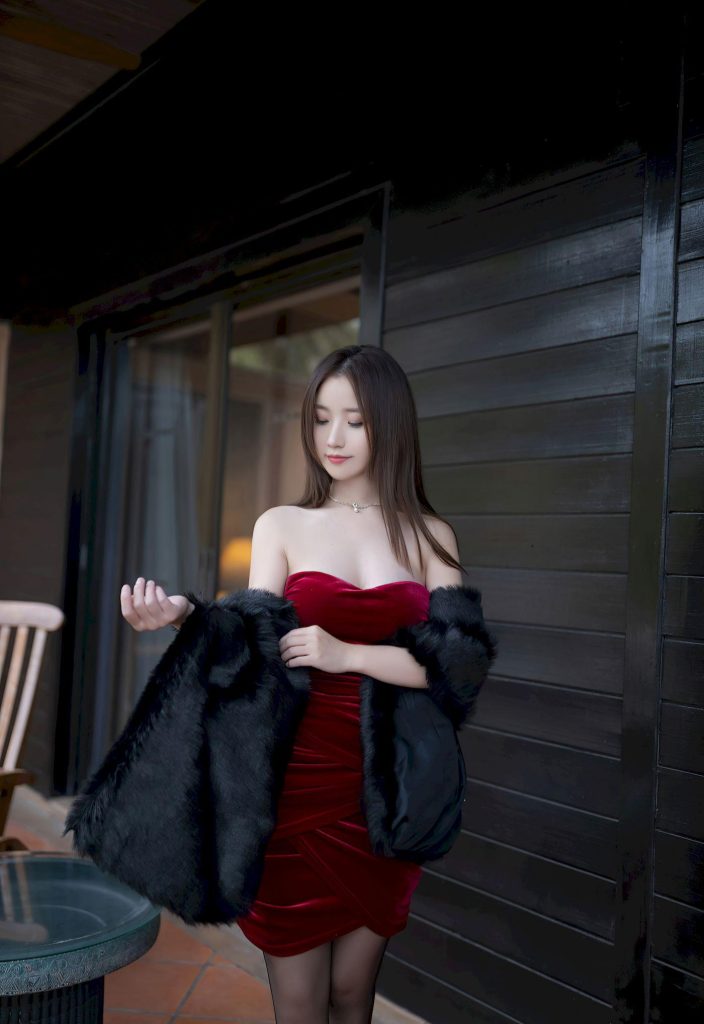 图片[3]-美女图片：杏子Yada红色露肩连衣短裙曼妙身姿