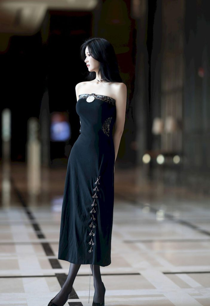 美女图片：程程程-黑色长裙搭配黑丝撩人心扉361-高清美女套图，你想要的都有。