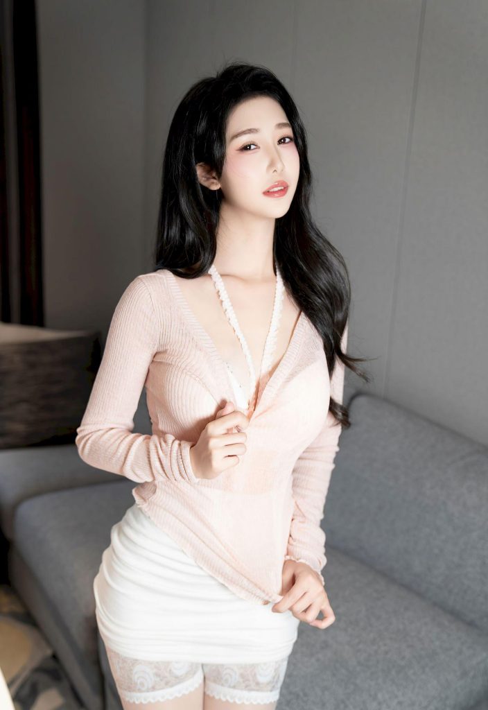 图片[2]-美女图片：抖娘利世浅粉色上衣搭配白色短裙